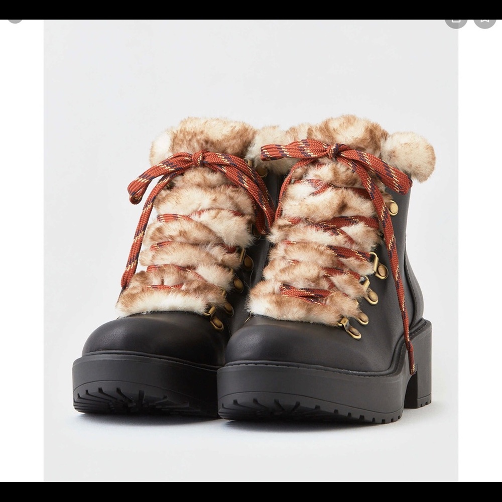 BNWT AEO Heeled Lace Up Hiker Boot